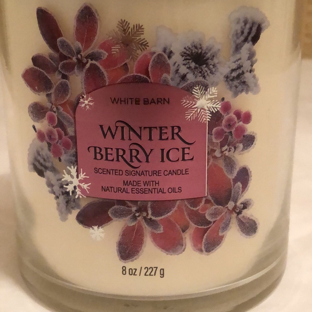 NWT Bath & Body Works White Barn Winter Berry Ice. 8 oz. Single wick. - Picture 3 of 10